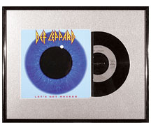 45 rpm Record & Jacket matted Frame Kit. .3 Frame Types: :Black Aluminum, Black Wood 3/4
